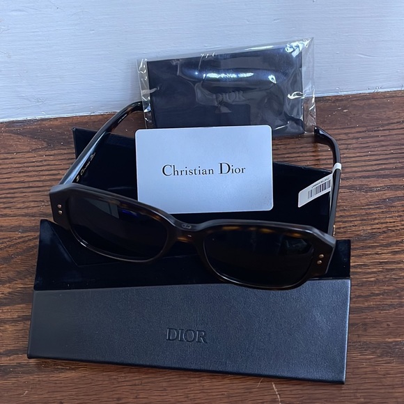 ❌SOLD ❌ Lady Dior Sunglasses - Picture 3 of 11